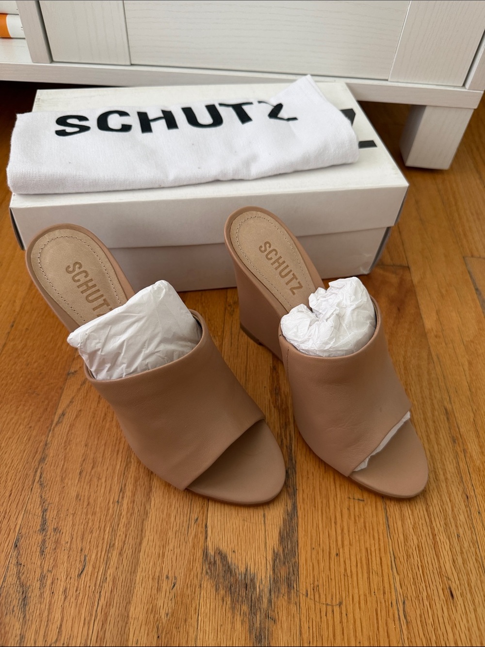 Schutz Lucy Casual Nude Leather Wedge Mules Sandals 6.5 NIB